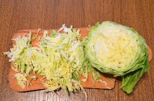 как приготовить салат из свежей капусты с кукурузой и огурцом