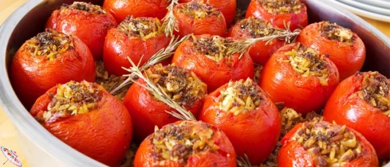 Pomidory farshirovannye farshem s risom