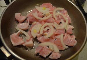 как сделать жаркое из свинины с картофелем и грибами