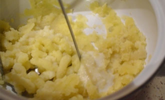 приготовление пирожков с картошкой